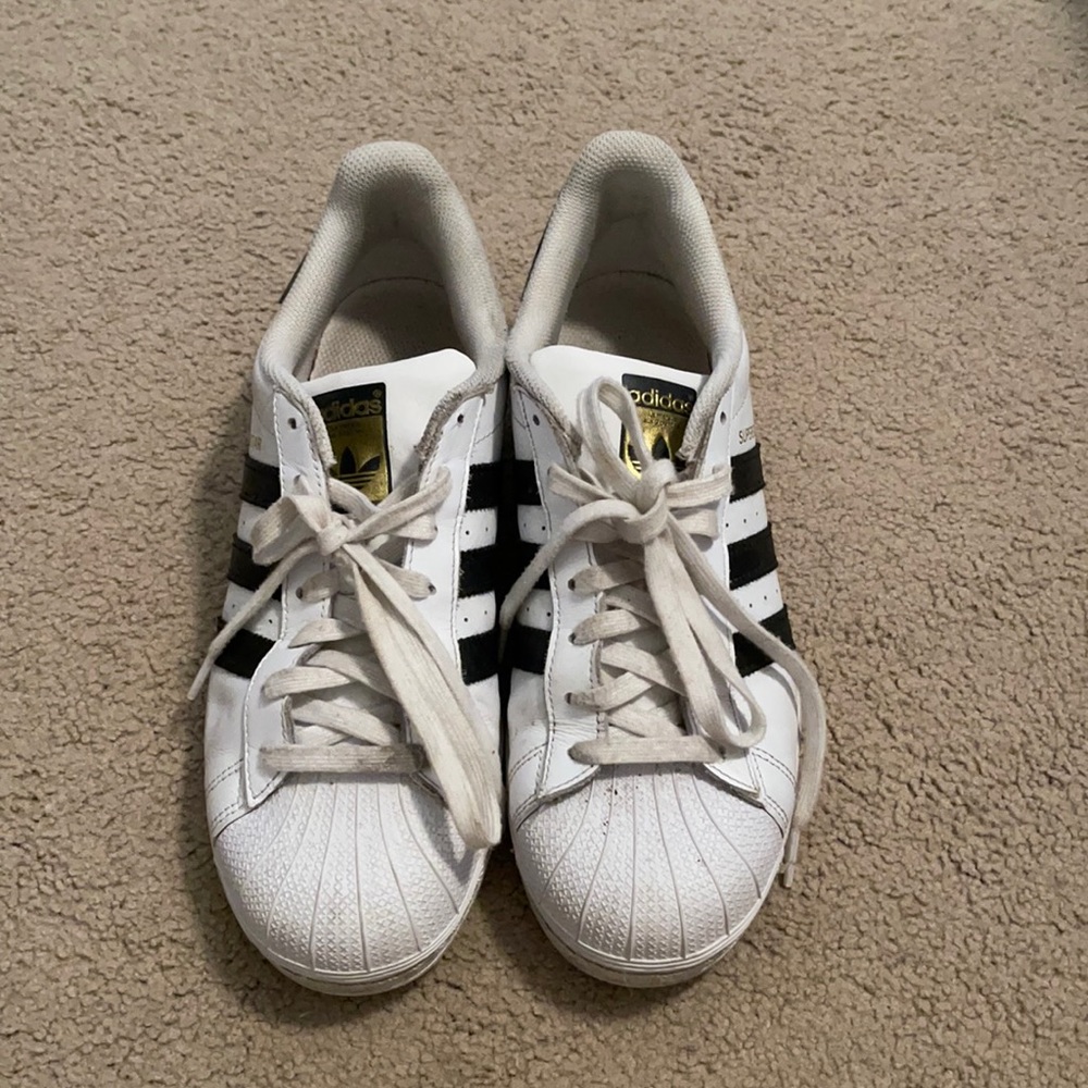 Adidas superstars
